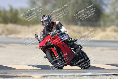 media/Dec-01-2025-Moto Forza (Mon) [[2daa91e15f]]/2-Intermediate Group/Session 3 (Turn 3)/